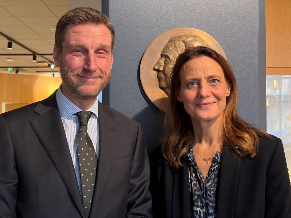 Stefan R&auml;nk, koncernchef f&ouml;r Einar Mattsson och Anna Rastner, museichef f&ouml;r Nobelprismuseet.